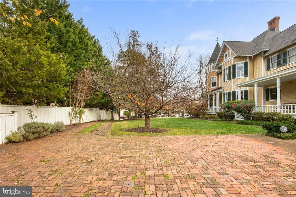 Image 79 of property listing at 10400 MONTGOMERY AVE, Kensington, MD 20895