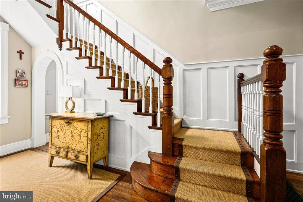 Image 8 of property listing at 10400 MONTGOMERY AVE, Kensington, MD 20895