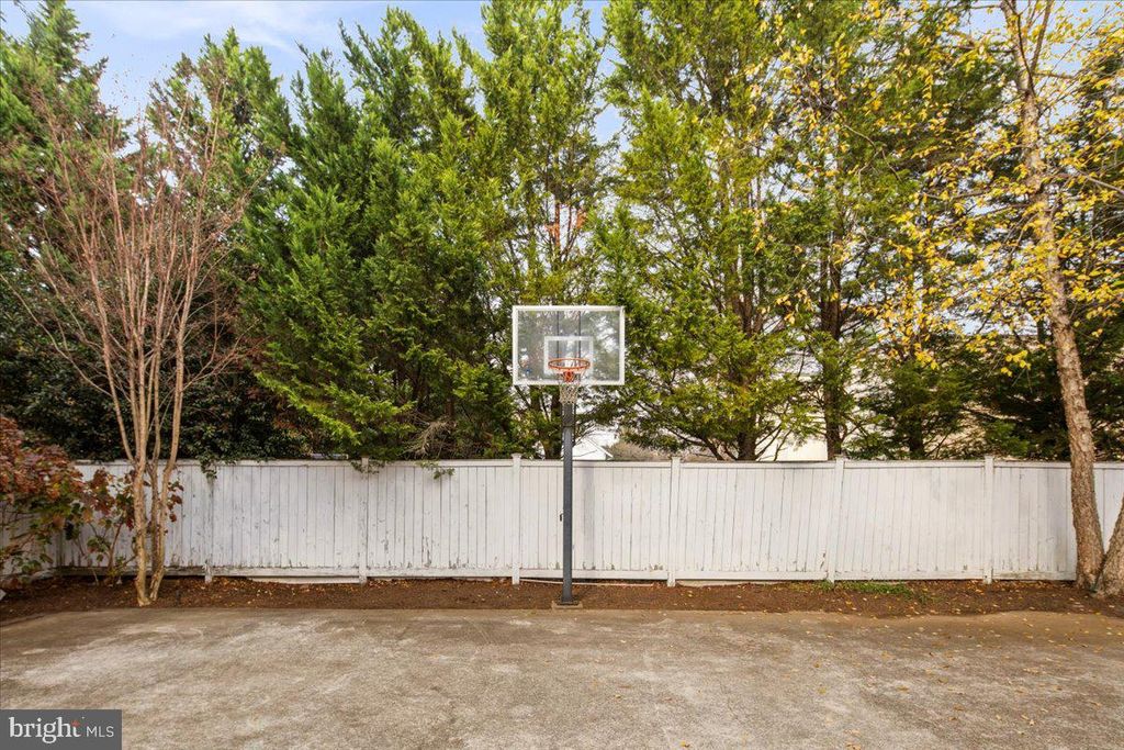 Image 81 of property listing at 10400 MONTGOMERY AVE, Kensington, MD 20895