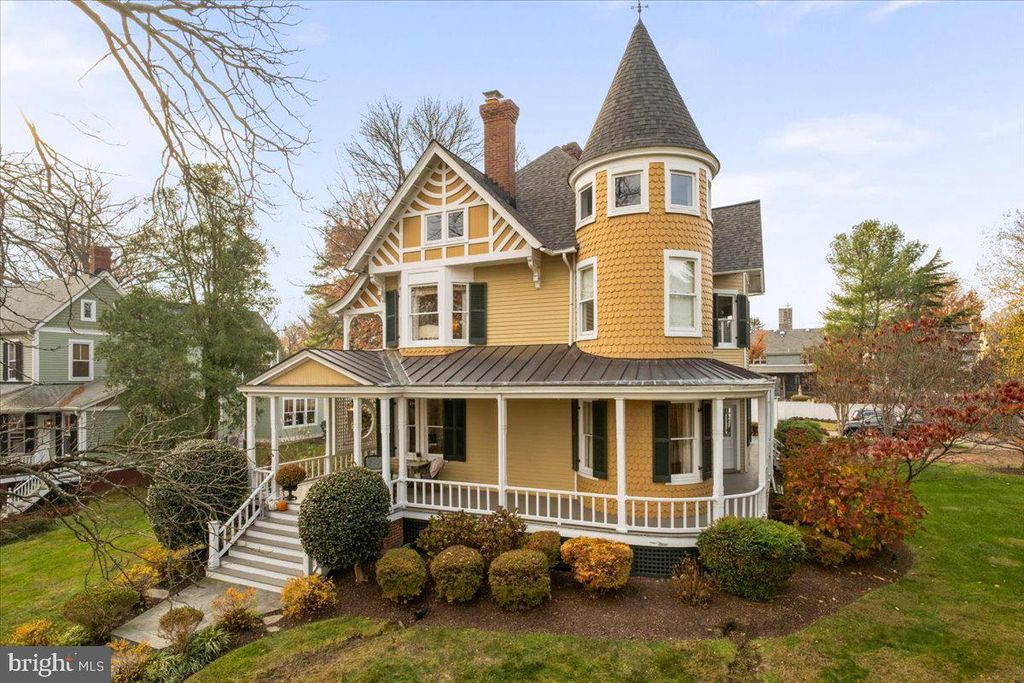 Image 89 of property listing at 10400 MONTGOMERY AVE, Kensington, MD 20895