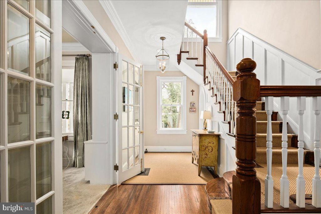 Image 9 of property listing at 10400 MONTGOMERY AVE, Kensington, MD 20895