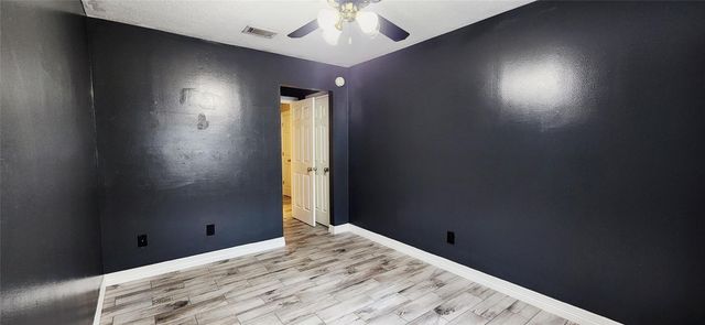 213 Mango Street, Lake Jackson, TX 77566