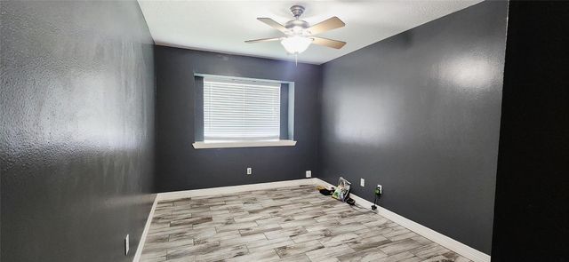 213 Mango Street, Lake Jackson, TX 77566