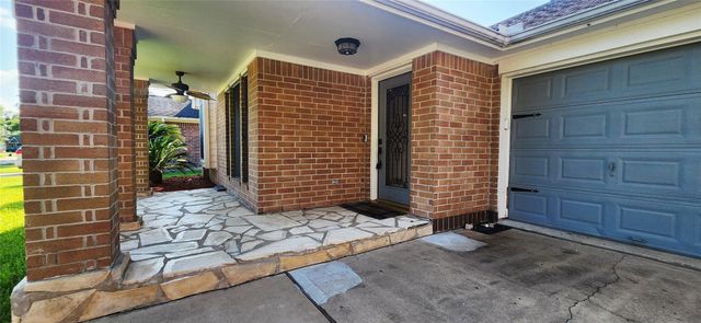 213 Mango Street, Lake Jackson, TX 77566