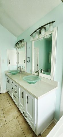 213 Mango Street, Lake Jackson, TX 77566