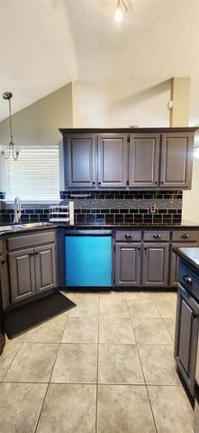 213 Mango Street, Lake Jackson, TX 77566