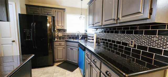 213 Mango Street, Lake Jackson, TX 77566