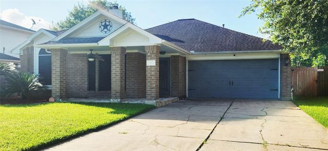 213 Mango Street, Lake Jackson, TX 77566