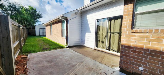 213 Mango Street, Lake Jackson, TX 77566