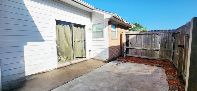 213 Mango Street, Lake Jackson, TX 77566