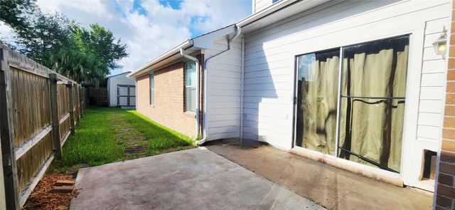 213 Mango Street, Lake Jackson, TX 77566