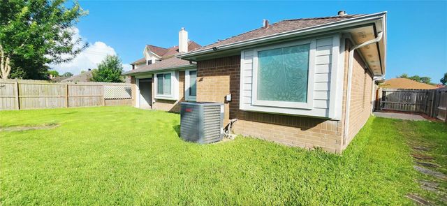 213 Mango Street, Lake Jackson, TX 77566