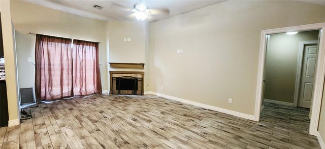 213 Mango Street, Lake Jackson, TX 77566