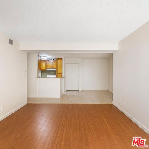 18620 Hatteras Street 166, Tarzana, CA 91356