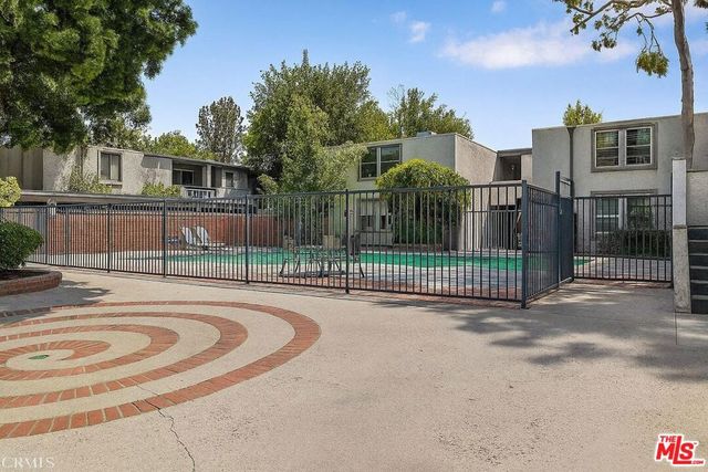 18620 Hatteras Street 166, Tarzana, CA 91356