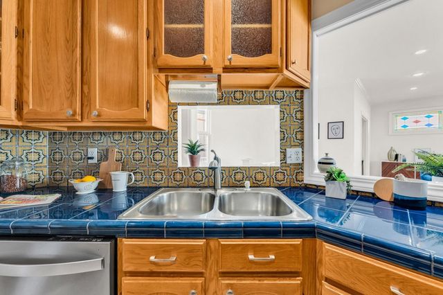 595 22nd St, Oakland, CA 94612