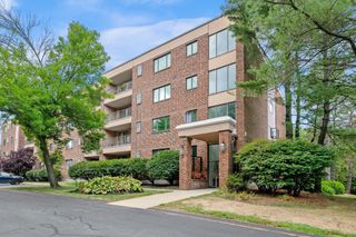 12 Ledgewood Way 16, Peabody, MA 01960