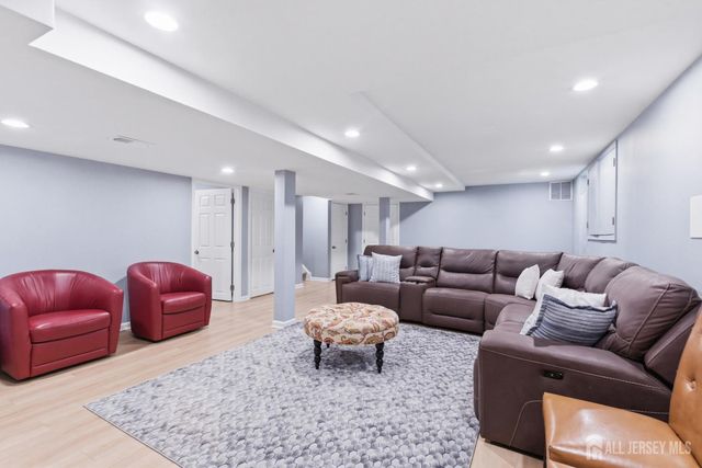 17 Tree Swallow Drive, Princeton, NJ 08540