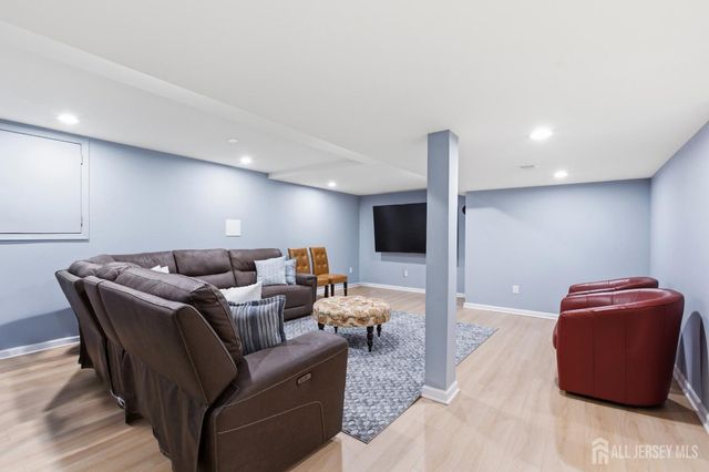 17 Tree Swallow Drive, Princeton, NJ 08540