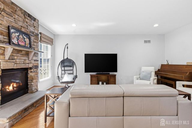17 Tree Swallow Drive, Princeton, NJ 08540
