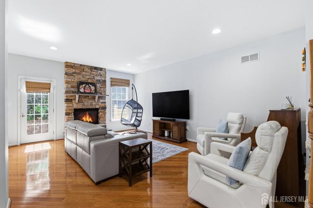17 Tree Swallow Drive, Princeton, NJ 08540
