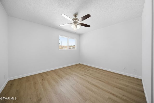 1040 W Avenue H 1, Lancaster, CA 93534