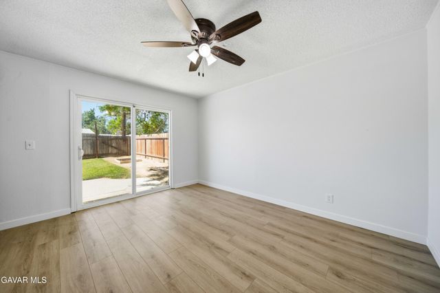 1040 W Avenue H 1, Lancaster, CA 93534