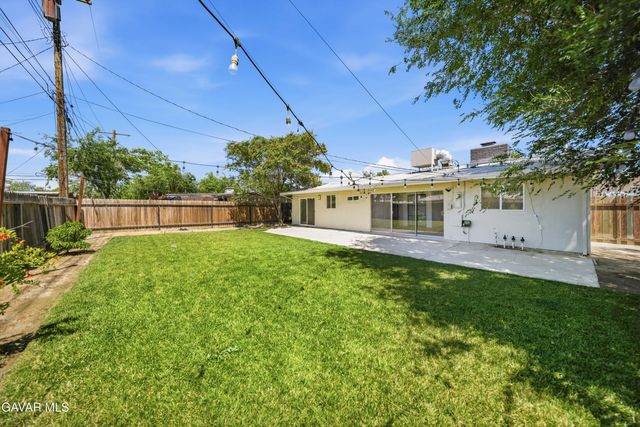 1040 W Avenue H 1, Lancaster, CA 93534