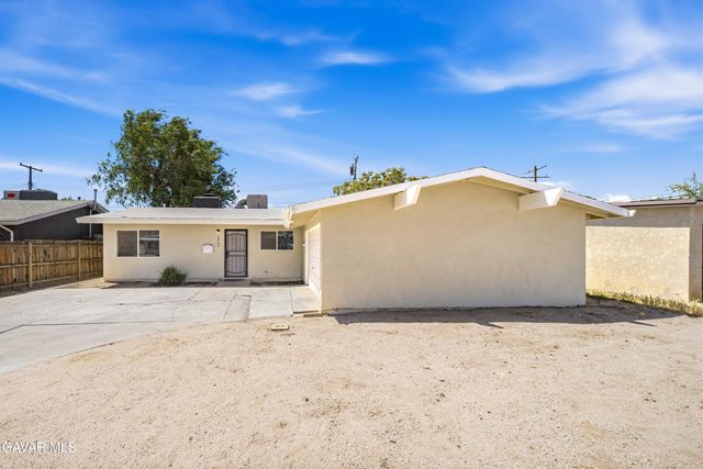 1040 W Avenue H 1, Lancaster, CA 93534