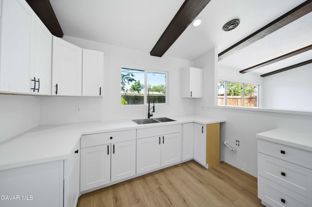 1040 W Avenue H 1, Lancaster, CA 93534
