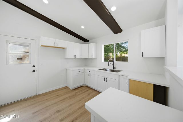 1040 W Avenue H 1, Lancaster, CA 93534