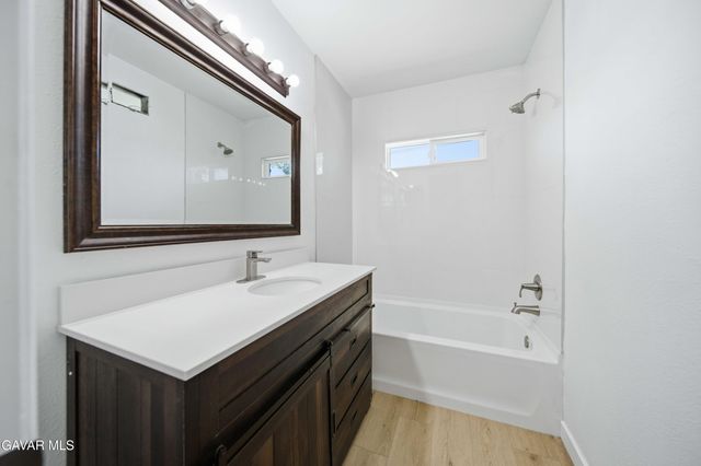 1040 W Avenue H 1, Lancaster, CA 93534