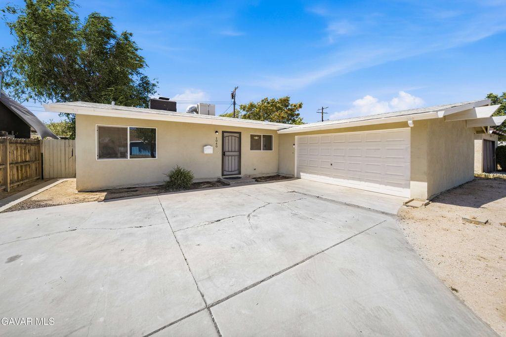 1040 W Avenue H 1, Lancaster, CA 93534