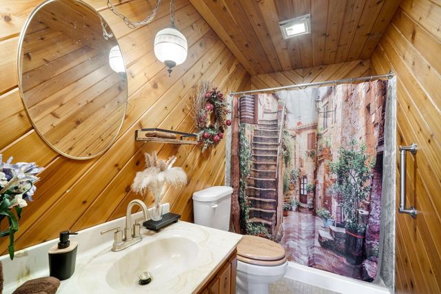 N10394 Howard DRIVE, Fox Lake, WI 53933