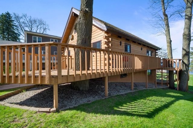 N10394 Howard DRIVE, Fox Lake, WI 53933