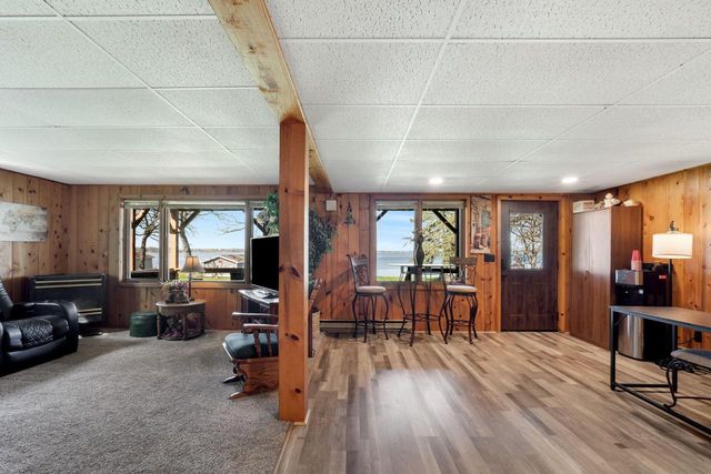 N10394 Howard DRIVE, Fox Lake, WI 53933