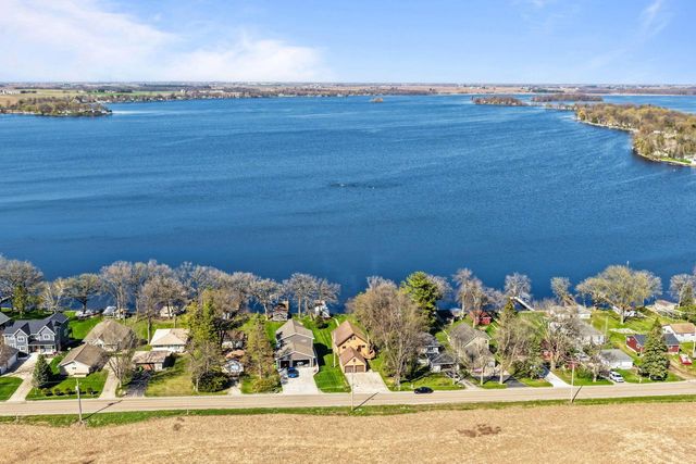N10394 Howard DRIVE, Fox Lake, WI 53933