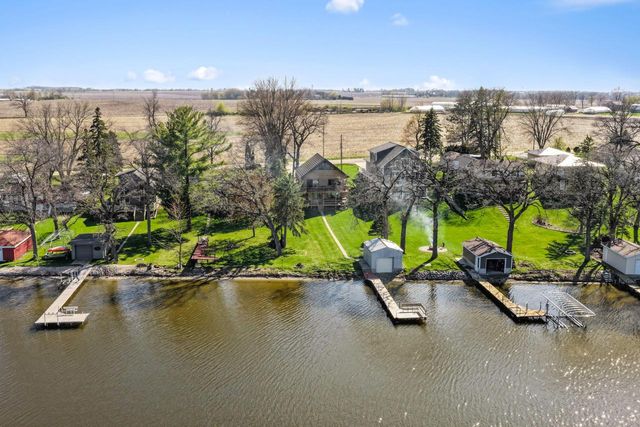 N10394 Howard DRIVE, Fox Lake, WI 53933