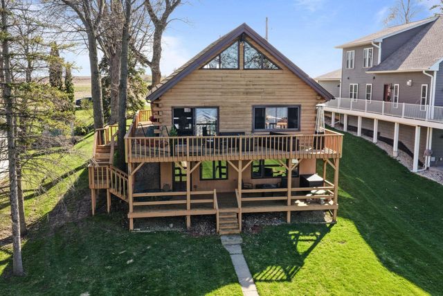 N10394 Howard DRIVE, Fox Lake, WI 53933