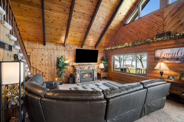 N10394 Howard DRIVE, Fox Lake, WI 53933
