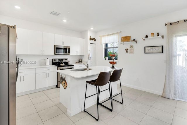 15953 SW 2nd Pl, Pembroke Pines, FL 33027