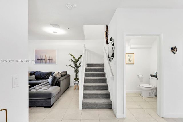 15953 SW 2nd Pl, Pembroke Pines, FL 33027