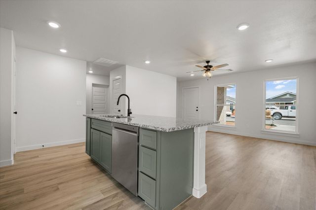 515 E 24th Street, Wolfforth, TX 79382