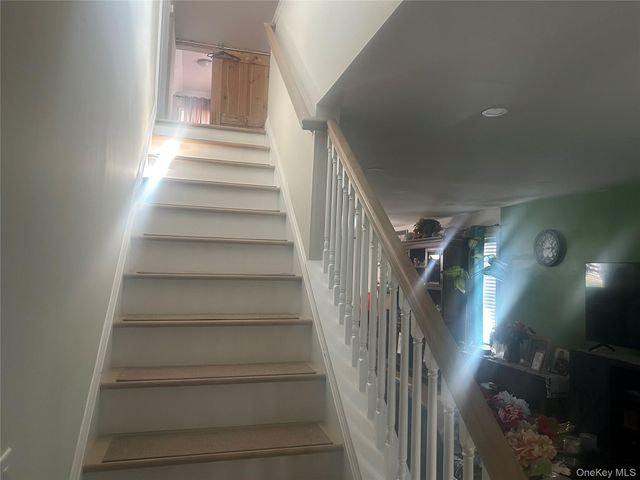 93 Lake Drive, Lake Peekskill, NY 10537