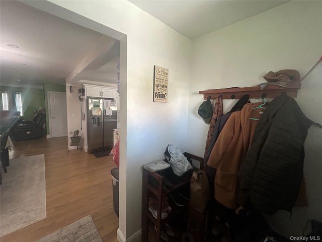 93 Lake Drive, Lake Peekskill, NY 10537