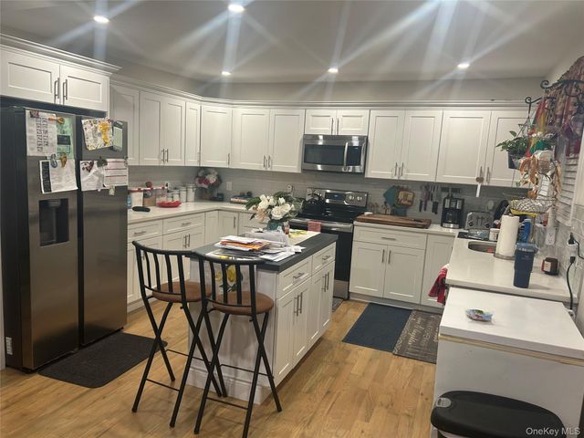 93 Lake Drive, Lake Peekskill, NY 10537