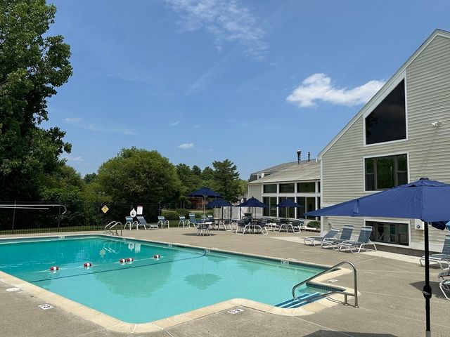 82 Frances Dr 82, Stoughton, MA 02072