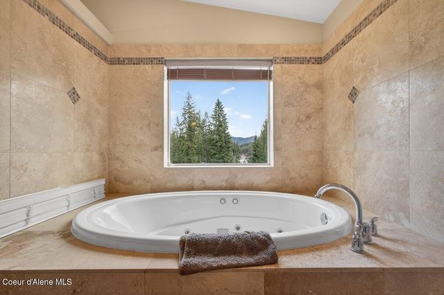 33885 N Moonbeam CT, Bayview, ID 83803