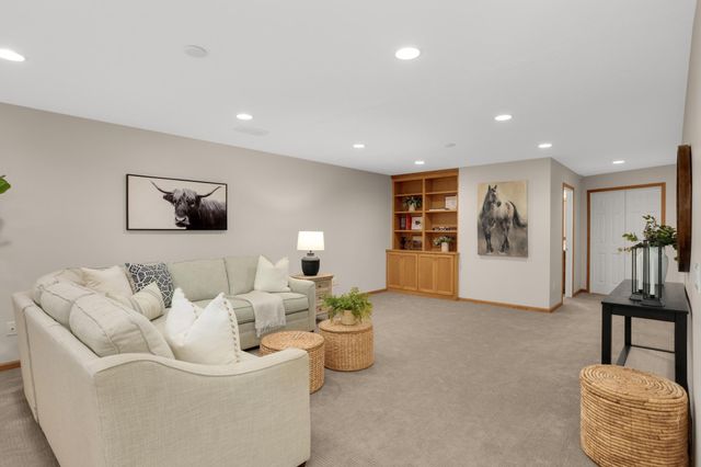 18677 Kalmar Trail, Lakeville, MN 55044