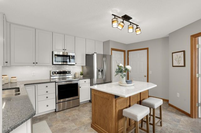 18677 Kalmar Trail, Lakeville, MN 55044